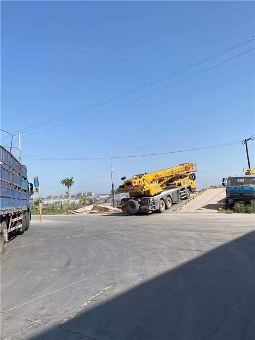 吉木乃县25吨吊车的租赁价格大概是多少？