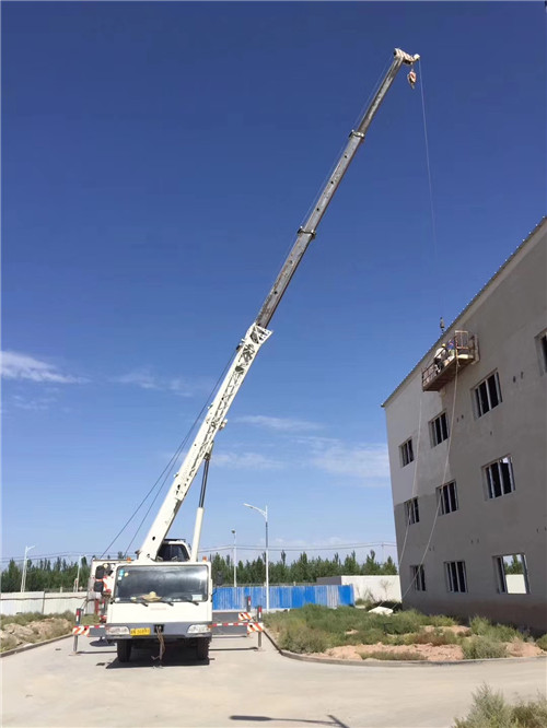 吉木乃县“轻装强干”—— 吊车的 “轻量化臂架” 技术